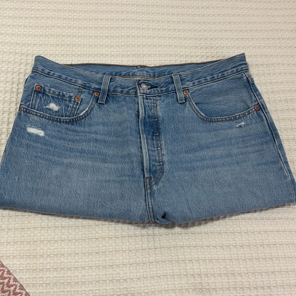 BRAND NEW 501 LEVI JEANS
